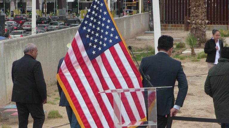 El gobernador de Sinaloa y otros nueve funcionarios mexicanos, tanto en activo como retirados, fueron acusados ​​de narcotráfico y delitos relacionados con armas.