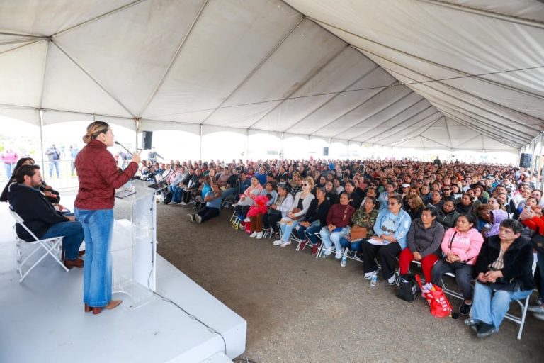 Encabeza gobernadora Ávila Olmeda entrega de nuevas tarjetas violetas para madres de familia