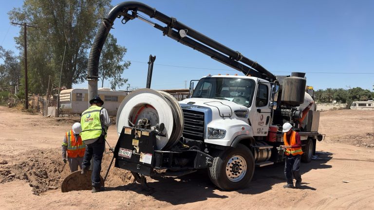 Refuerza CESPM mantenimiento sanitario en colonia Mariano Abasolo con jornada de desasolve