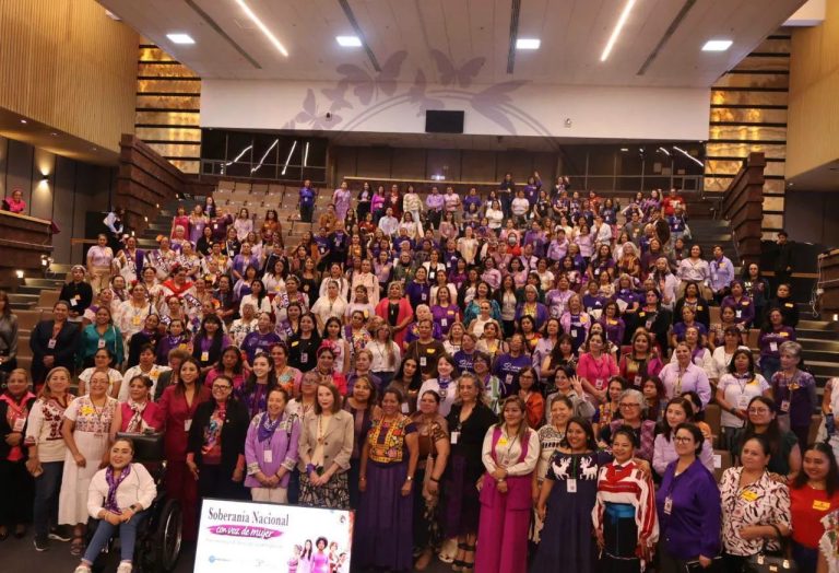 Rosina del Villar participa en foro nacional y reafirma respaldo a la agenda de mujeres y la soberanía