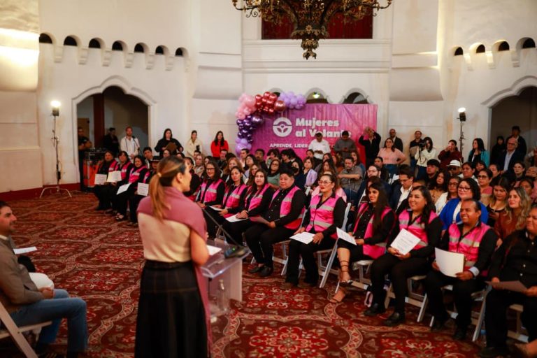 Consolida gobernadora Ávila Olmeda política de igualdad con graduación de mujeres al volante en Ensenada