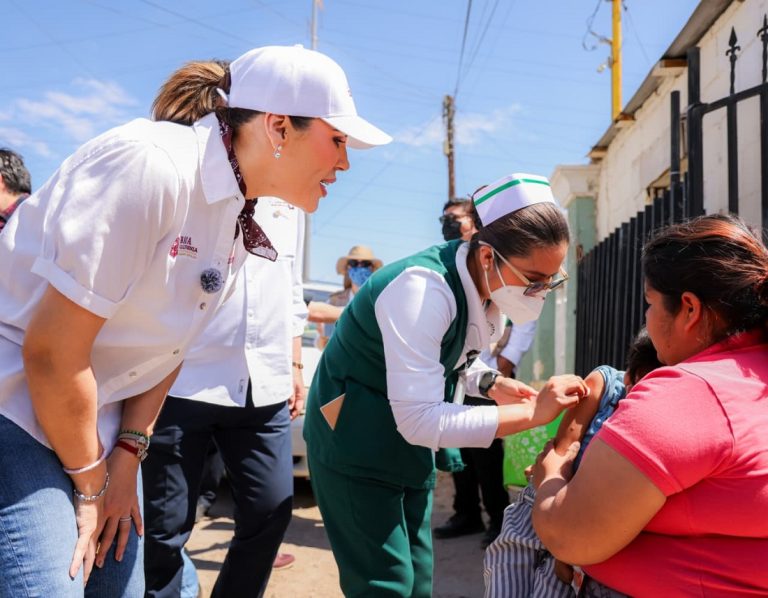 Promueve gobernadora Marina del Pilar vacunación para proteger a familias de Baja California