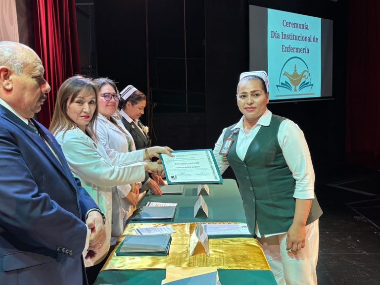 Entrega IMSS BC reconocimientos a personal de Enfermería