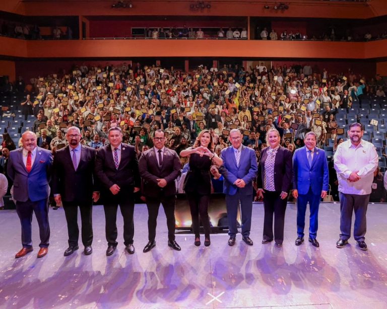 Encabeza gobernadora Ávila Olmeda liberación histórica de pensiones y reconoce vocación del magisterio en su día
