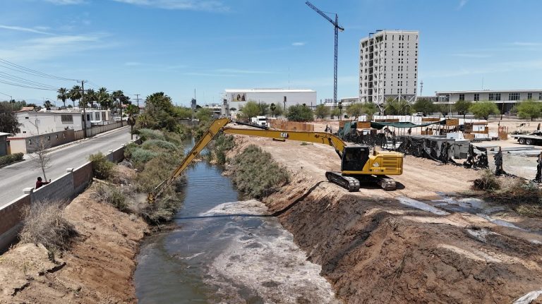 Realiza CESPM acciones de limpieza y retiro de residuos en el dren Mexicali