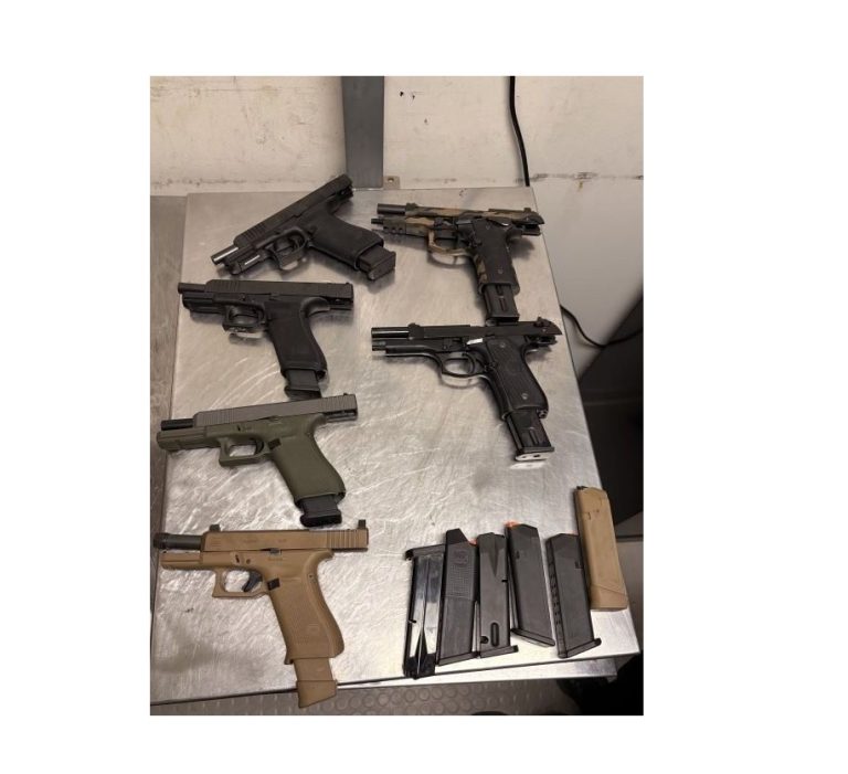 Detiene CBP a mujer que trasladaba armas de Calexico a Mexicali