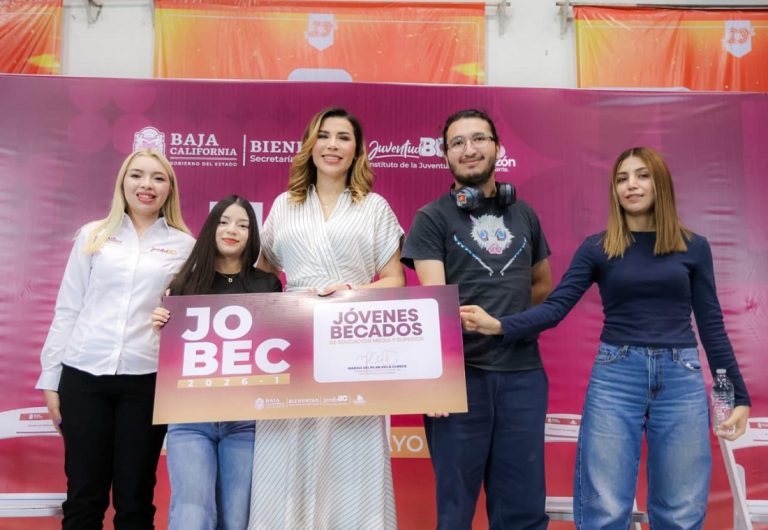 Gobernadora Ávila Olmeda inicia entrega de becas JOBEC en apoyo a juventudes