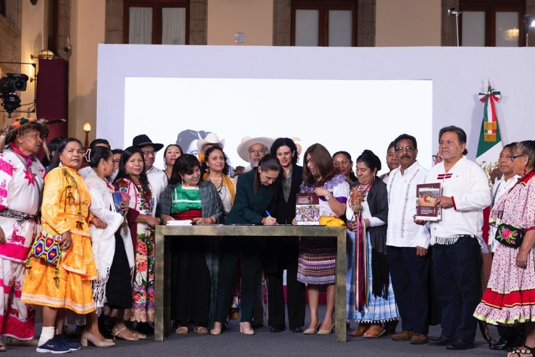 Firman convocatoria para consulta de iniciativa de Ley General de Derechos de los Pueblos Indígenas y Afromexicanos