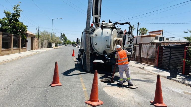 Cuadrillas de CESPM refuerzan acciones de limpieza en distintos puntos de Mexicali