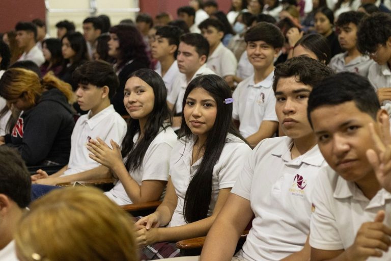 Impulsan permanencia educativa con apoyos a estudiantes de prepa en BC