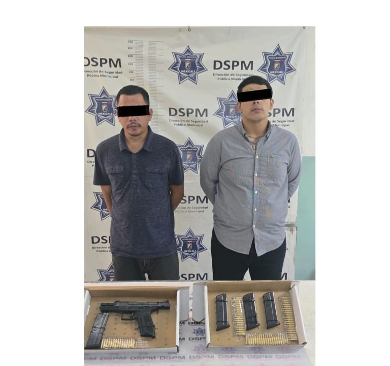 Aseguran a dos hombres armados a las afueras del FEX Mexicali