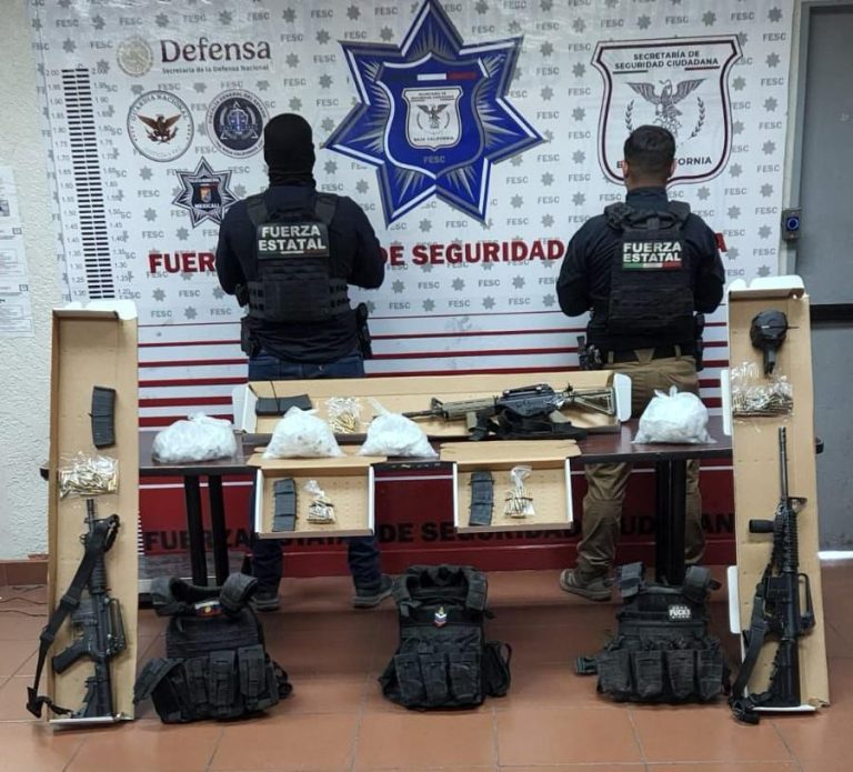 Decomisan 5 vehículos robados, granados y armas en Valle de Mexicali