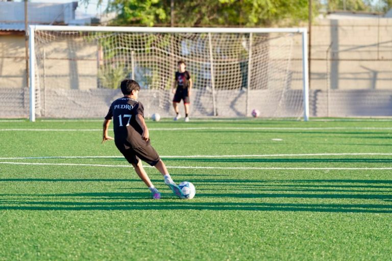 Transforma alcaldesa Bustamante comunidad de Valle del Álamo con nuevo campo de fútbol