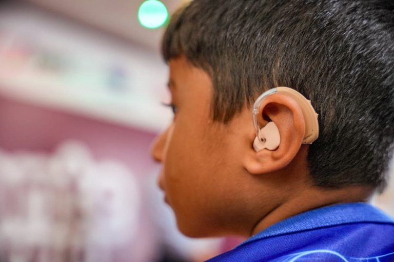 «Ponte Oreja» llega a Mexicali para transformar la vida de personas con discapacidad auditiva