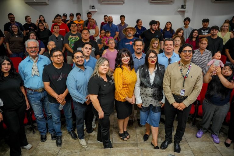 Reconoce alcaldesa Bustamante el talento local; entrega apoyos económicos a emprendedores