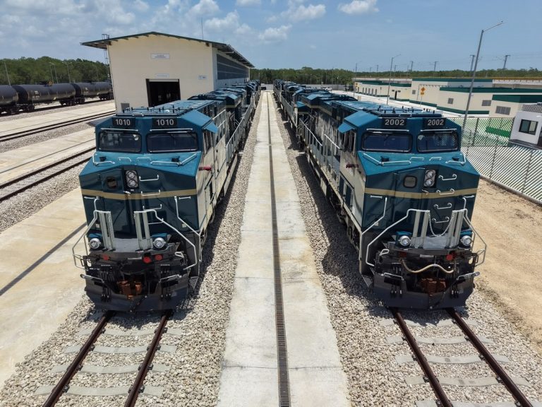 Anuncian llegada de primeras 12 locomotoras del Tren Maya de carga