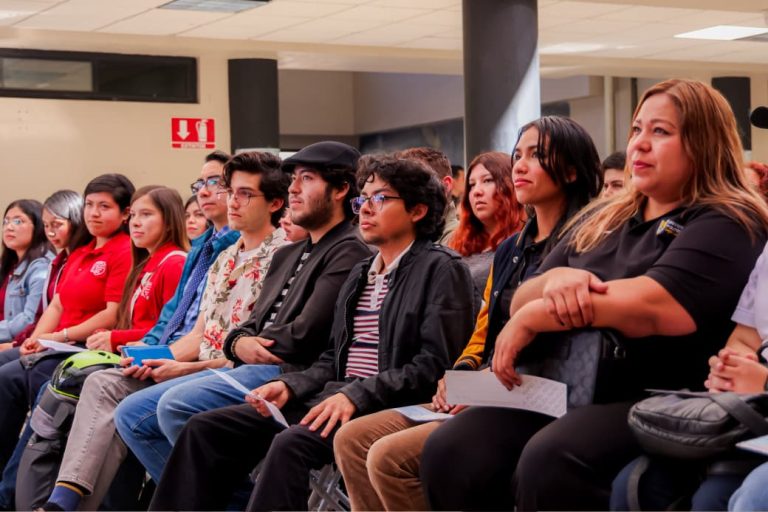 Abre gobierno de BC convocatoria del Comunder: transporte gratuito para estudiantes