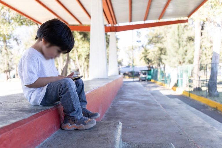 Depresión, fatiga crónica y ansiedad ligadas a uso excesivo de celular