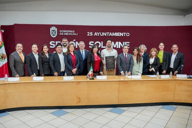Reconoce Cabildo a cineasta mexicalense Emilio Castro Vizcarra