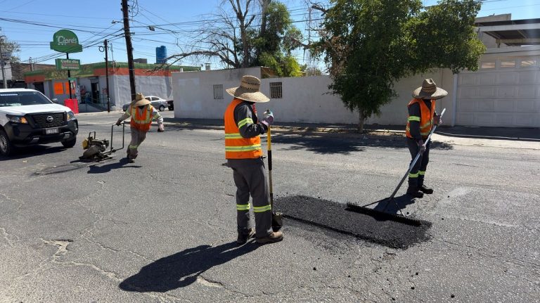 Supera CESPM los 15 mil metros cuadrados de bacheo y mantiene trabajos en colonia Independencia