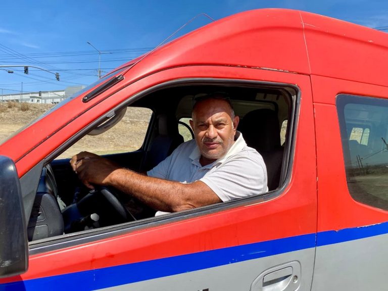 Otorga gobierno de BC descuentos en trámites vehiculares para taxistas mayores de 60 años y con discapacidad