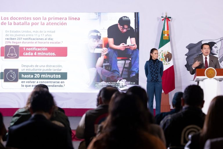 Continúa discusión sobre regulación de plataformas digitales y redes sociales para que menores conozcan impacto en su uso excesivo: Sheinbaum