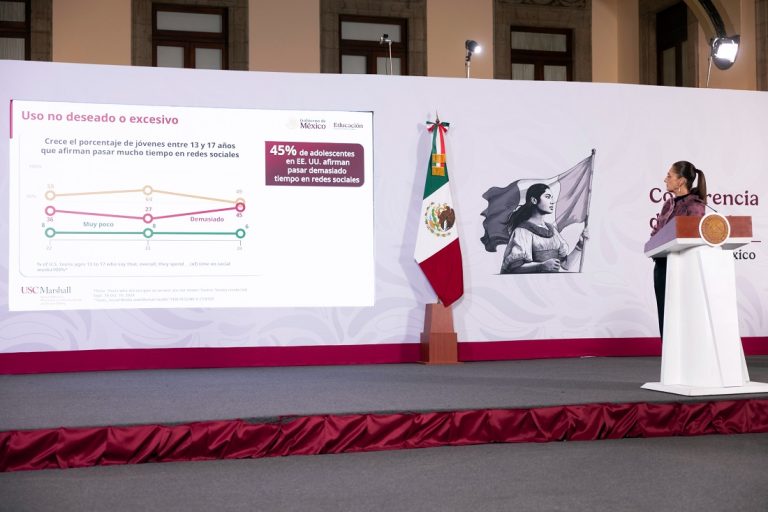 Anuncia presidenta Sheinbaum consulta a maestros sobre propuesta de regulación de uso de celulares en escuelas