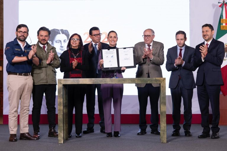 Firma presidenta Sheinbaum decreto para creación de 12 mil 750 nuevos consultorios de atención primaria del servicio universal de salud