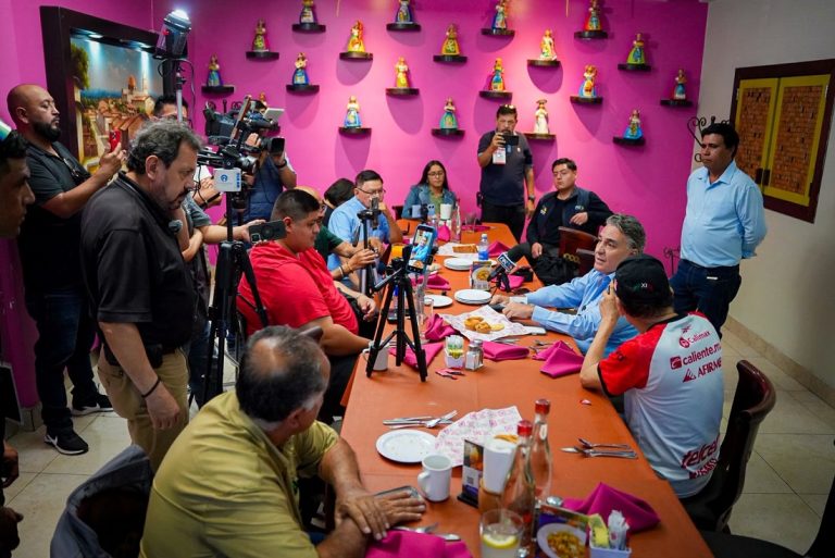 Ruiz Uribe tiene empate técnico con Ismael Burgueño y lo supera en imagen positiva en encuesta de La Crónica