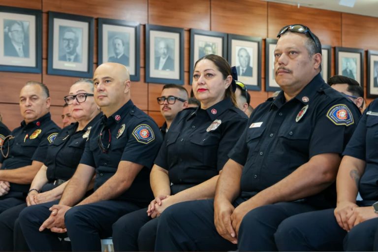 Reconoce gobierno de BC a más de mil 500 bomberas y bomberos con estímulos económicos