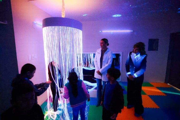 Amplía Baja California red de salas sensoriales para infancias y juventudes neurodivergentes