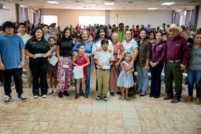 Entrega gobierno de Mexicali estímulos económicos a habitantes de la zona valle