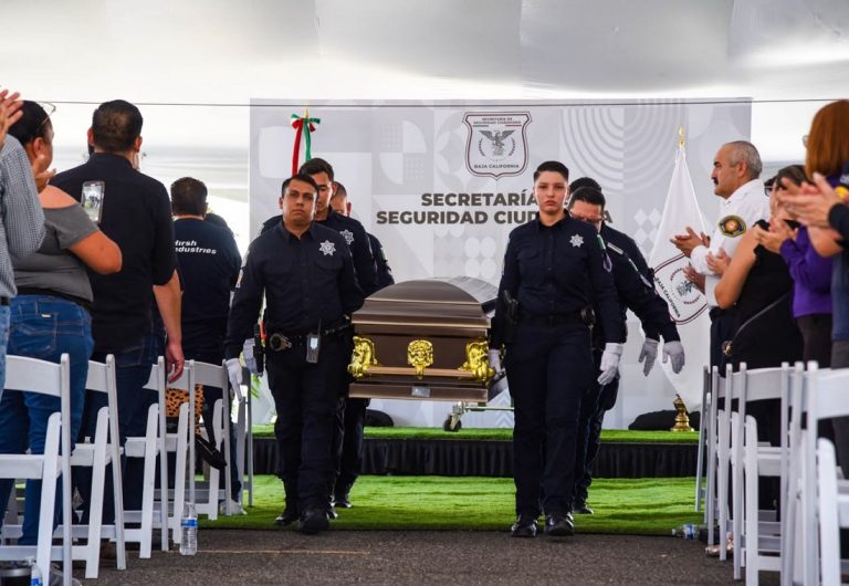 Despiden con honores al agente César Tapia Orozco