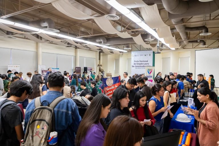 Lleva gobierno de BC más de 2,500 vacantes de empleo a jóvenes de la UABC