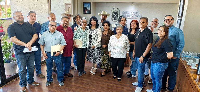 Dialoga alcaldesa con historiadores sobre el futuro del mercado municipal