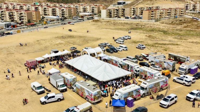 Brindan caravanas de salud servicios médicos gratuitos en Mexicali, San Quintín Y Rosarito
