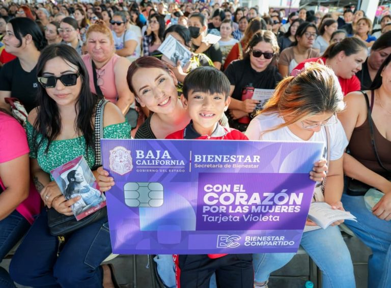 Inicia nueva etapa de entrega de tarjetas violeta para jefas de familia de Baja California