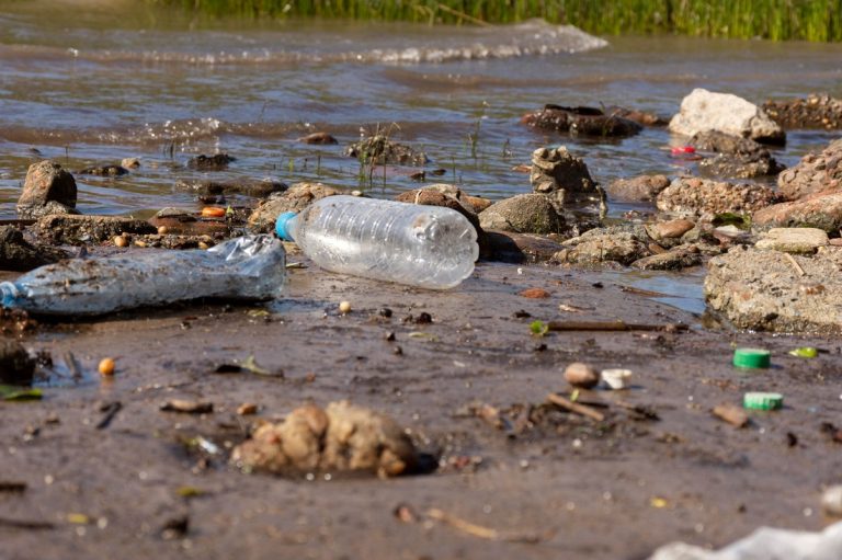 Exhortan a mantener espacios libres de basura para prevenir inundaciones
