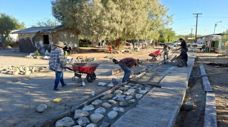 Avanza construcción de caminos artesanales en Baja California